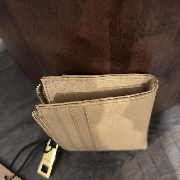 Margot New York Genuine Leather zipper top, internal coin holder, 4 card slot - Picture 4 of 6